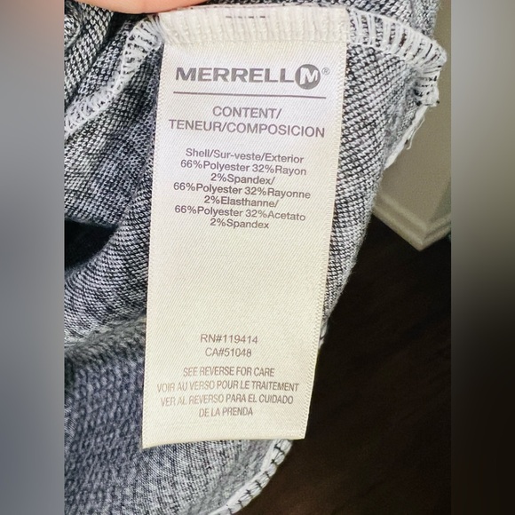 Merrell Indira Snap Placket Pullover Shirt Black Athletic Hi Low Hem Women Sz Sm - Picture 5 of 5